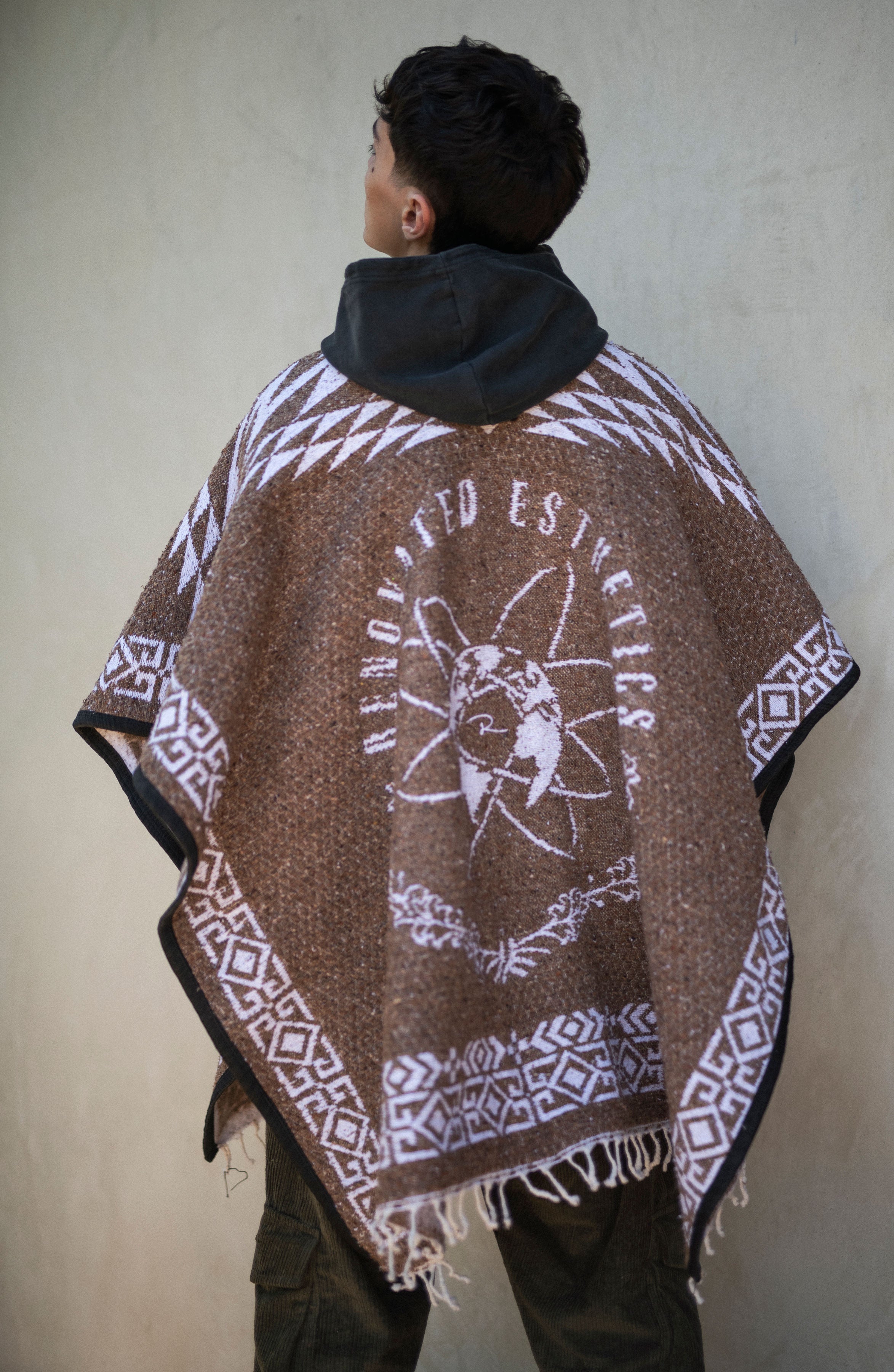 HŌRRONGO "PONCHO" // Timeless Blanket-On-The-Go